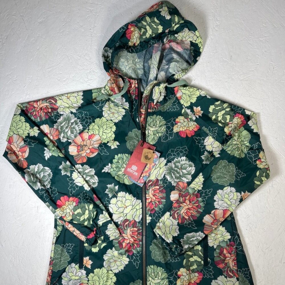 Sherpa Adventure Gear Women's Windbreaker Samir Size Medium Green Hiking Outdoor